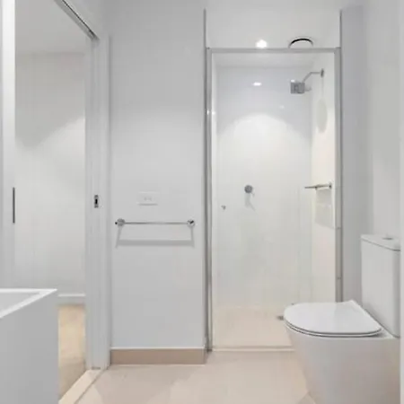 2Br Huge Balcony With Private Spa Pool Gym And Views Melbourne Exterior photo