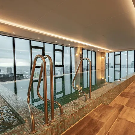 2Br Huge Balcony With Private Spa Pool Gym And Views Melbourne Exterior photo