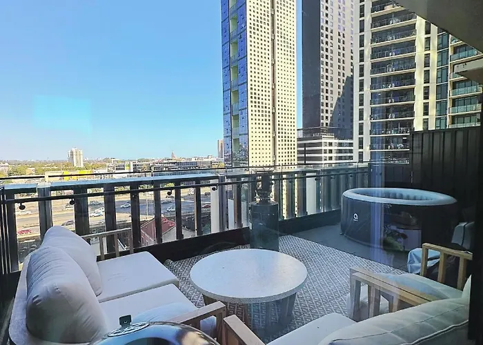2Br Huge Balcony With Private Spa Pool Gym And Views
