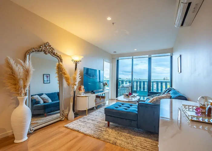 2Br Huge Balcony With Private Spa Pool Gym And Views
