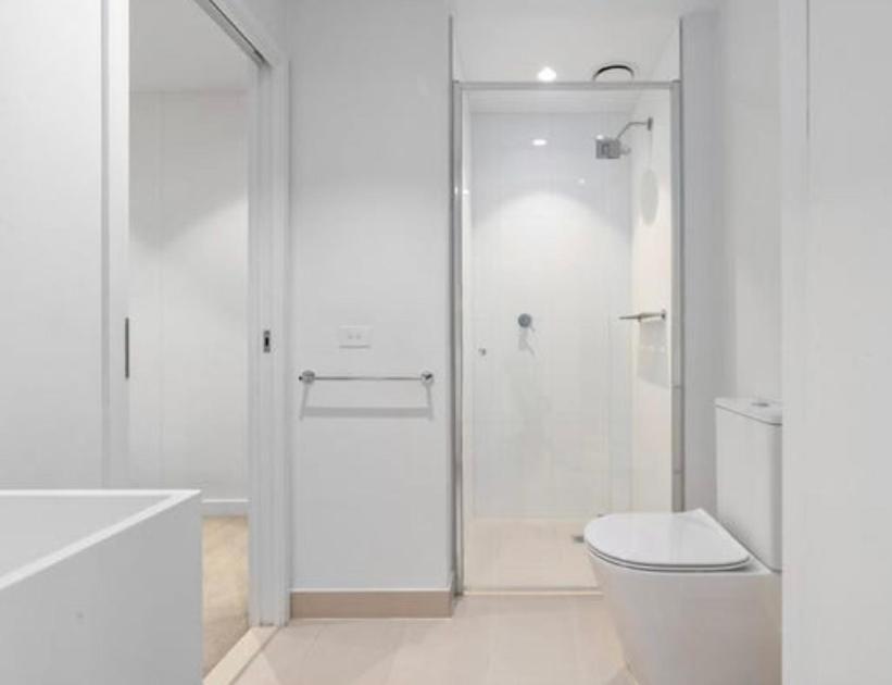 2br Huge Balcony With Private Pool Gym And Views Apartment Melbourne