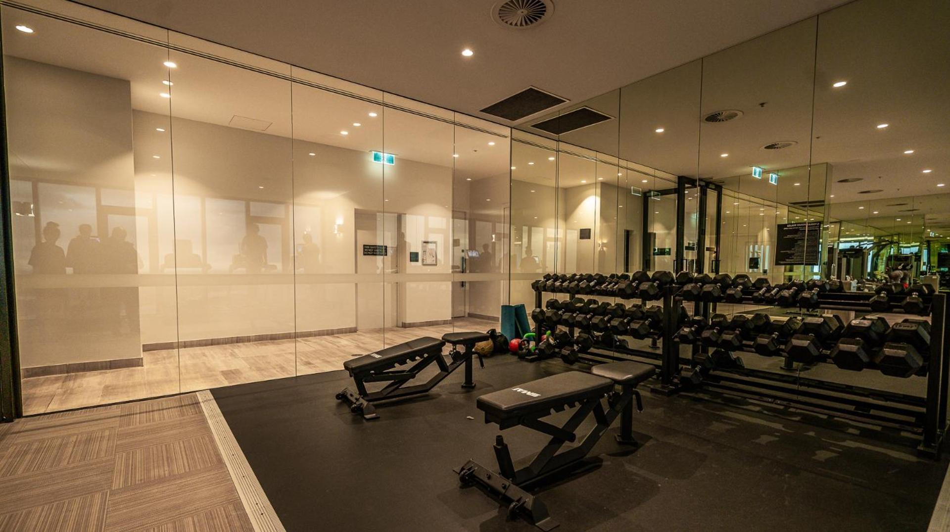 2br Huge Balcony With Private Pool Gym And Views Apartment Melbourne