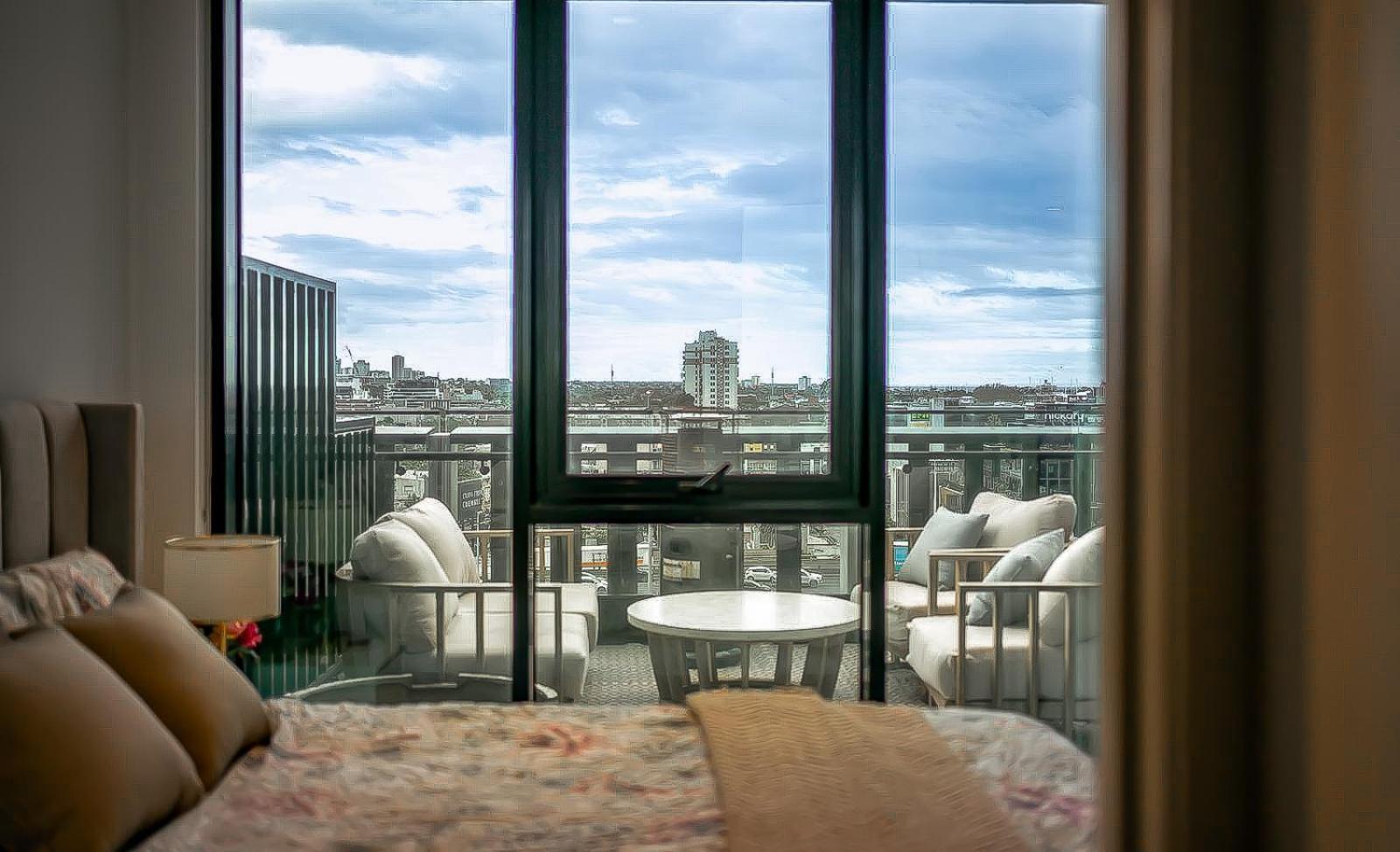 2br Huge Balcony With Private Pool Gym And Views * Melbourne