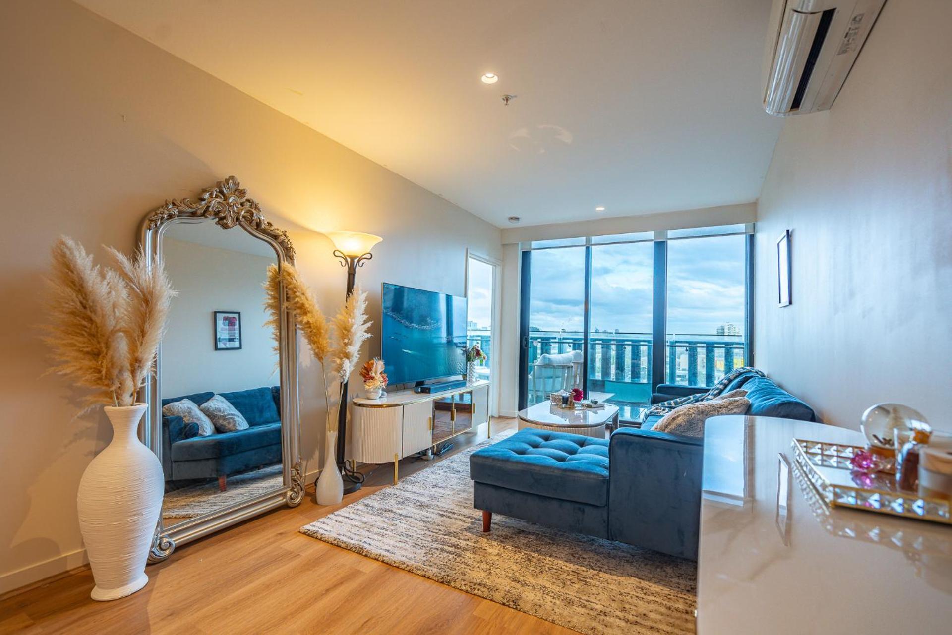 2br Huge Balcony With Private Pool Gym And Views * Melbourne